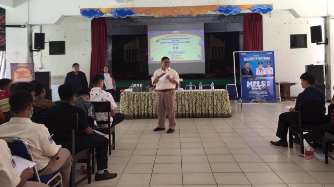 PKM Unesa Latih Public Speaking Siswa Seminari Menengah St. Vincentius a Paulo Garum