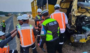 Kronologi Truk Muatan Ikan Tabrak Tronton di Tol Jombang Mojokerto, Sopir Tewas