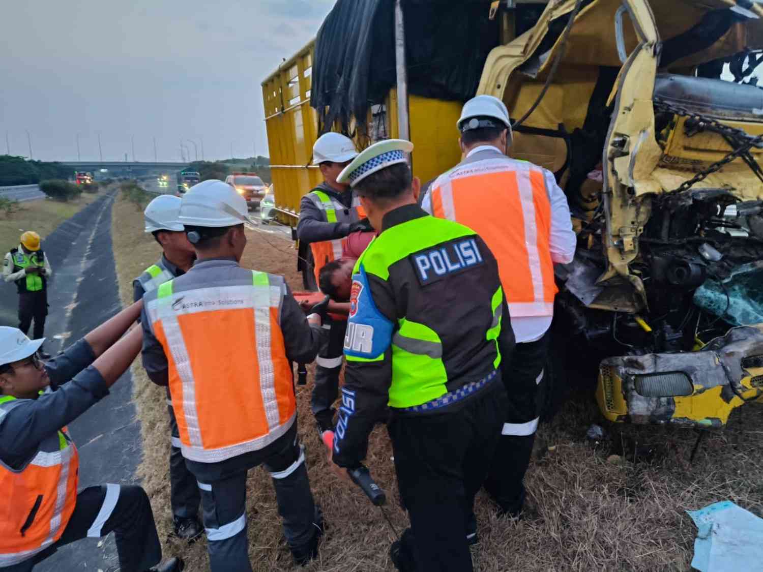 Kronologi Truk Muatan Ikan Tabrak Tronton di Tol Jombang Mojokerto, Sopir Tewas