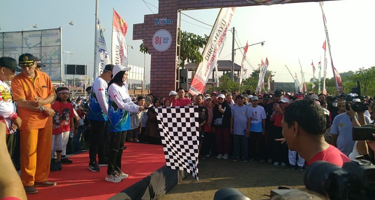 Festival omah sawah Ribuan Peserta Meriahkan Jalan Santai HUT ke-81 RI di Festival Omah Sawah Kediri