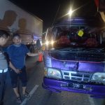 Brak! Truk Tabrak Elf Lalu Hantam Tronton di Jombang, Sopir Sempat Terjepit