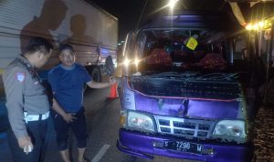 Brak! Truk Tabrak Elf Lalu Hantam Tronton di Jombang, Sopir Sempat Terjepit