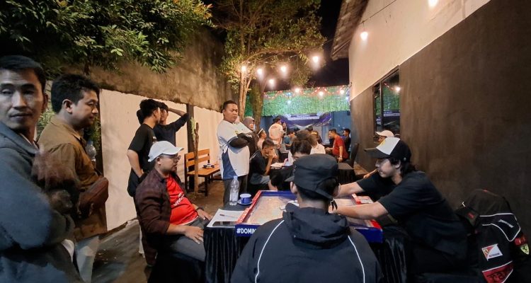 Turnamen Domino Bersama Kapolres Jombang di Pembukaan ZET Cafe