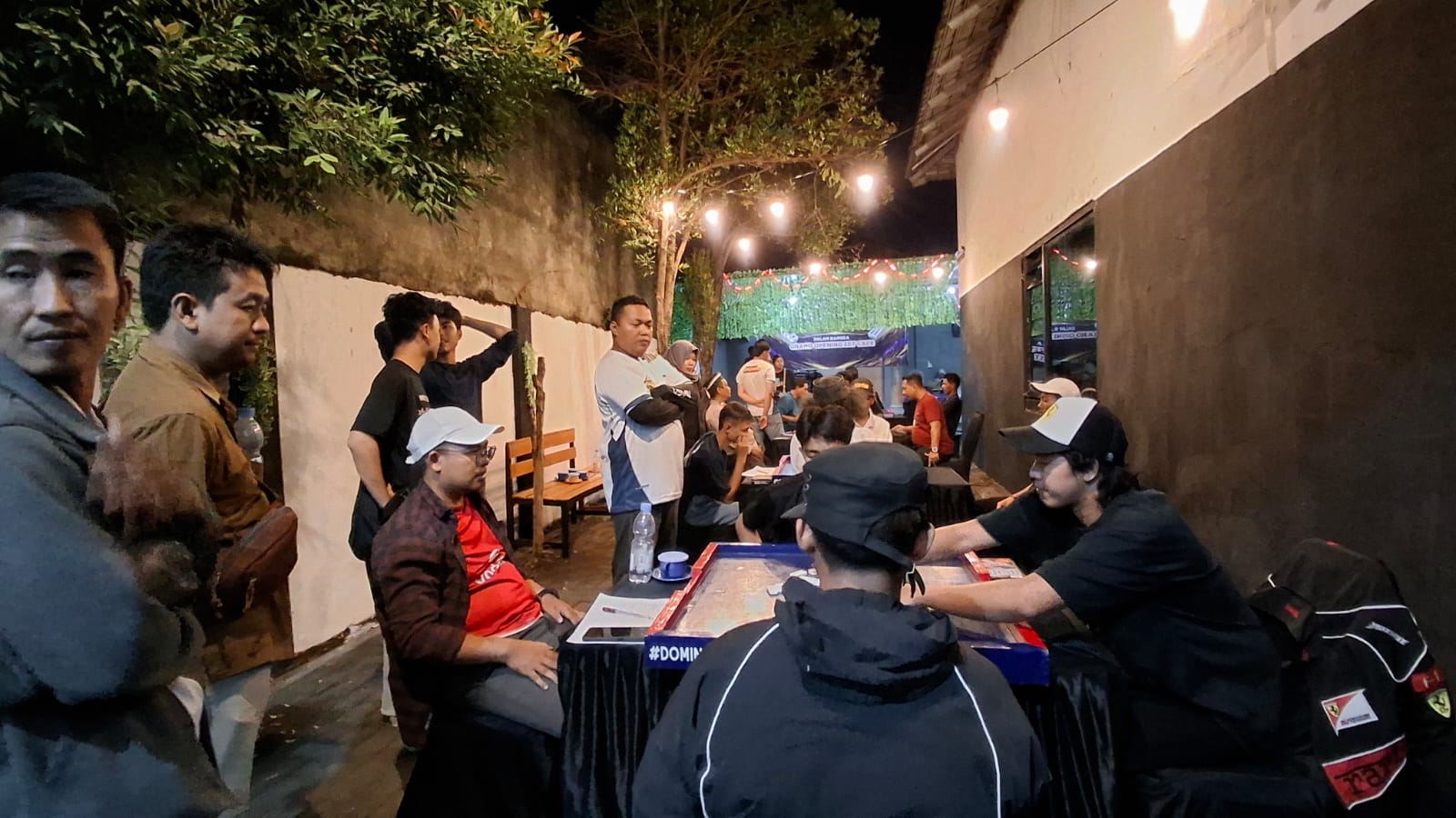 Turnamen Domino Bersama Kapolres Jombang di Pembukaan ZET Cafe