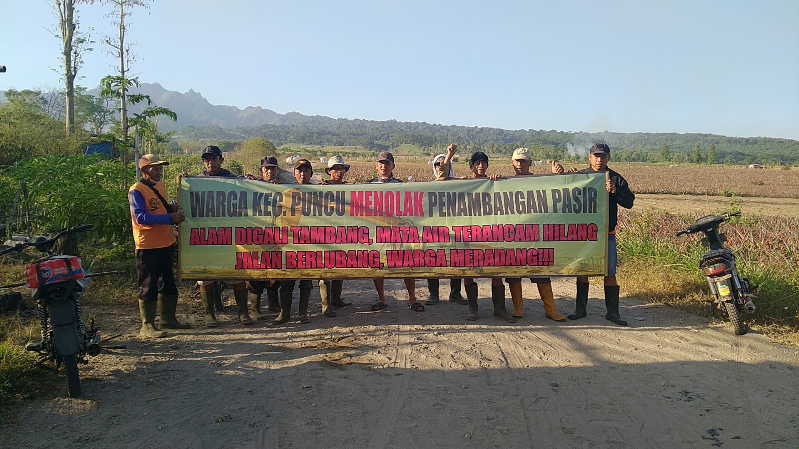 Warga Puncu Kediri Tolak Tambang Pasir, Khawatir Mata Air dan Pipa Air Bersih Terancam