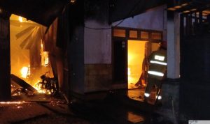 Kebakaran di Kediri Hanguskan Rumah dan Enam Kendaraan, Kerugian Capai Rp1 Miliar