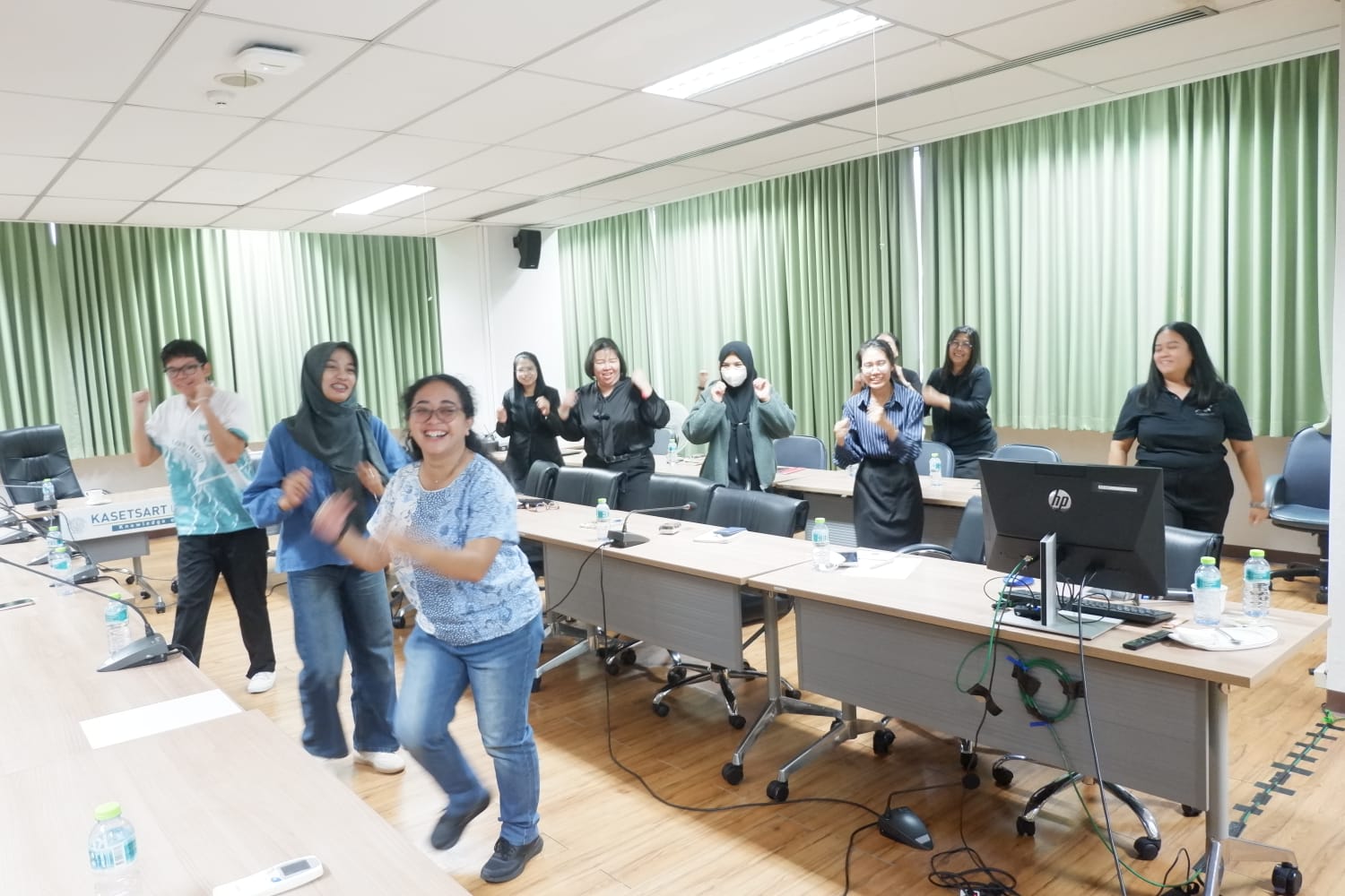 Prodi Pendidikan Bahasa Jerman FBS Unesa PKM Internasional, Kenalkan Budaya di Thailand