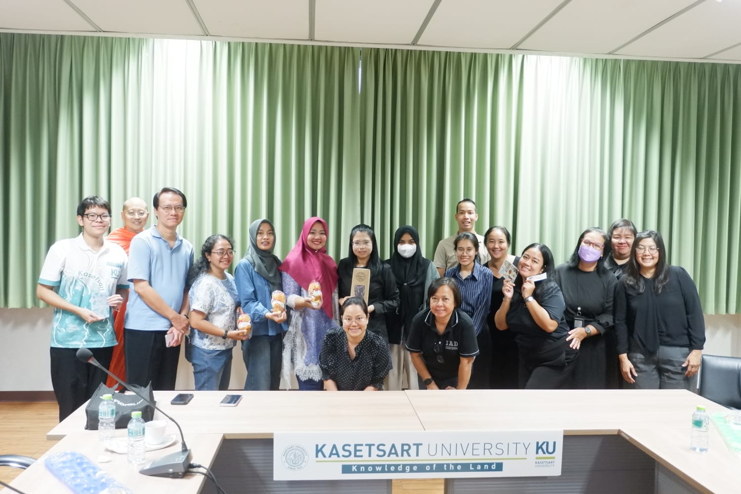 Prodi Pendidikan Bahasa Jerman FBS Unesa PKM Internasional, Kenalkan Budaya di Thailand