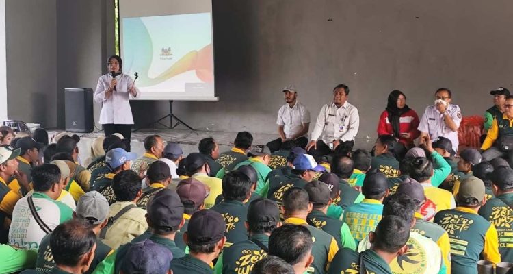 Pegawai DLHKP kota Kediri PPPK Paruh Waktu DLHKP Kota Kediri Didorong Disiplin, PAD Ditarget Rp2,6 Miliar