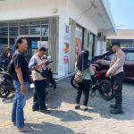 1002173411-100kb Pencurian Motor di Minimarket Mojongapit Jombang, Polisi Amankan CCTV