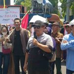 Demo pedagang bandar pahing Buntut Retribusi Masuk Pasar, Pedagang Bandar-Pahing Geruduk Balai Kota Kediri