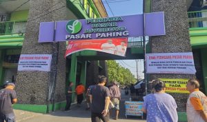 Pedagang Pasar Pahing Kediri Pasang Spanduk Protes, Soroti Aturan dan Tarif