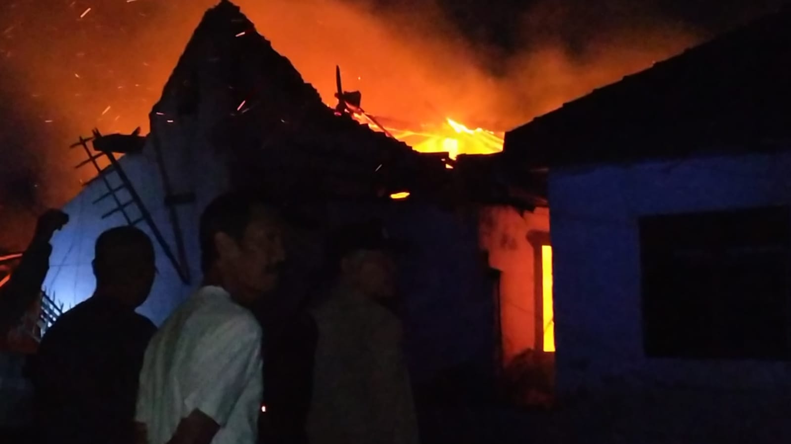 Rumah Terbakar Hebat di Dandangan Kediri, Pria Lansia Ditemukan Tewas