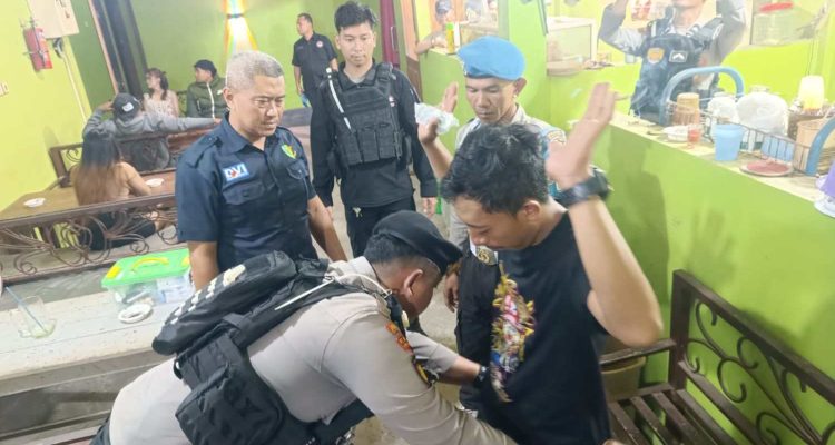 Operasi cafe kediri Operasi Sarang Narkoba di Karaoke Kediri, Satu Orang Terindikasi Positif