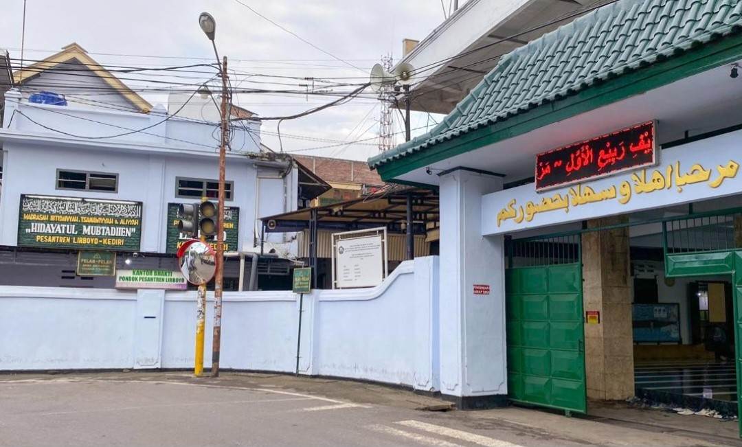 Ponpes Lirboyo Kediri Tegaskan Meme Seruan Turun Ke Jalan Hoaks