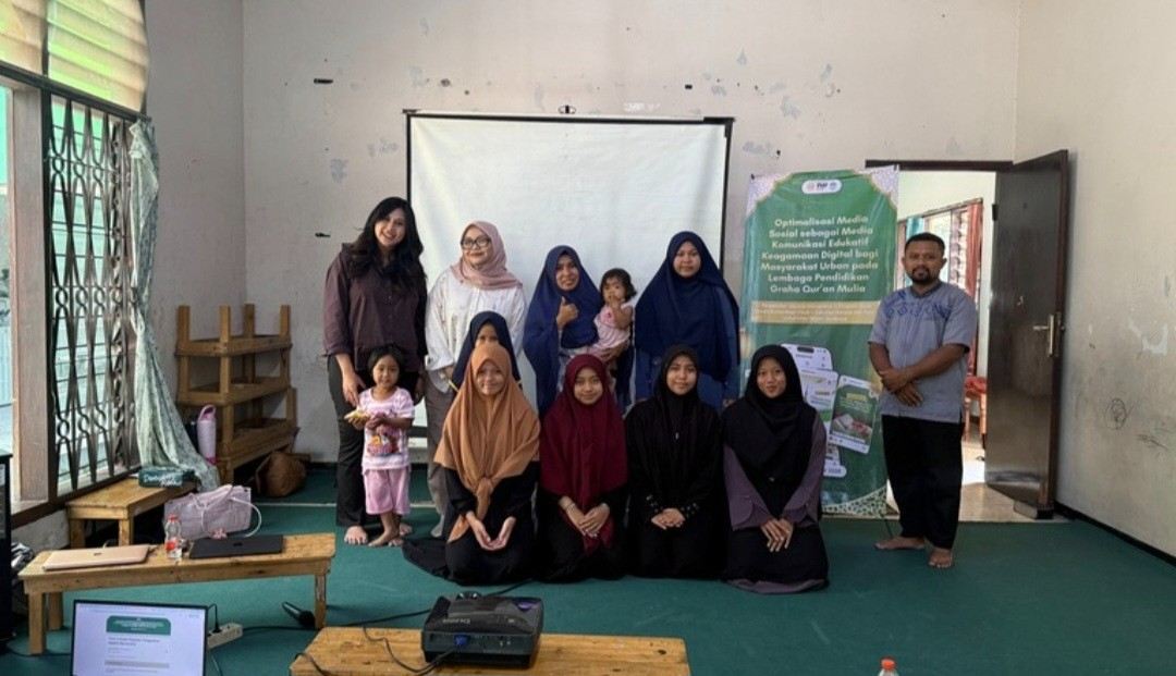 Dosen DKV UNESA Dampingi Optimalisasi Medsos Komunikasi Edukatif Keagamaan di Surabaya