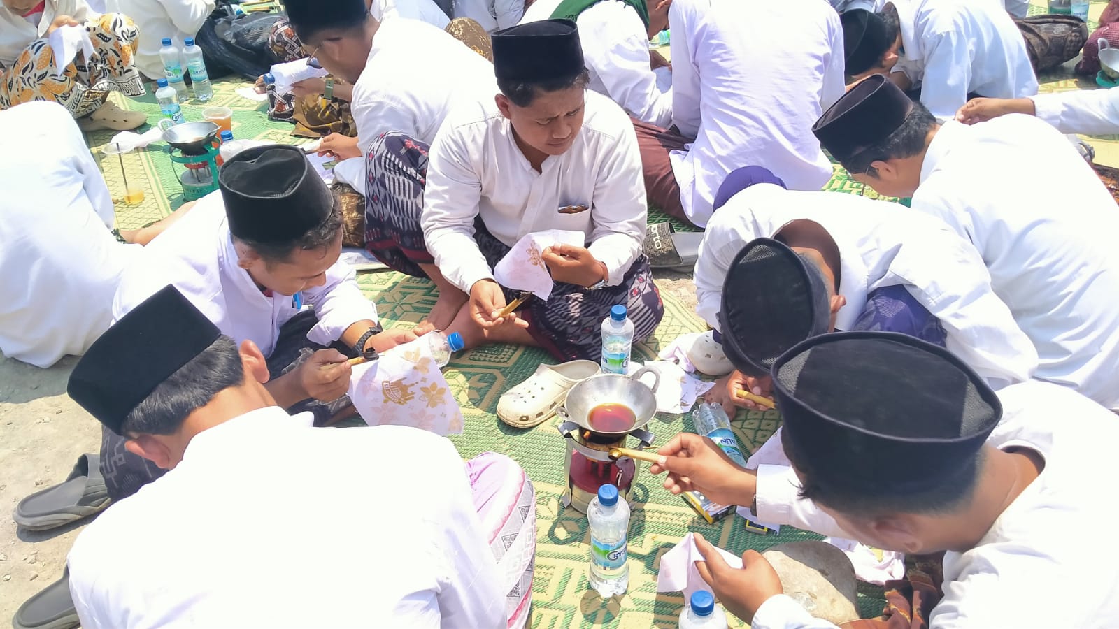 10.476 Santri Lirboyo Kediri Membatik Serentak, Rekor MURI Dunia Pecah