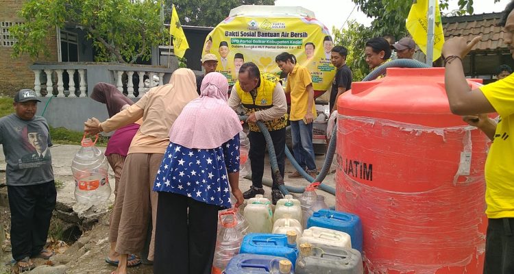 Suplai air bersih kediri 25 Ribu Liter Air Digelontorkan ke Kebonrejo Kediri, Warga Ingin Sumur Bor