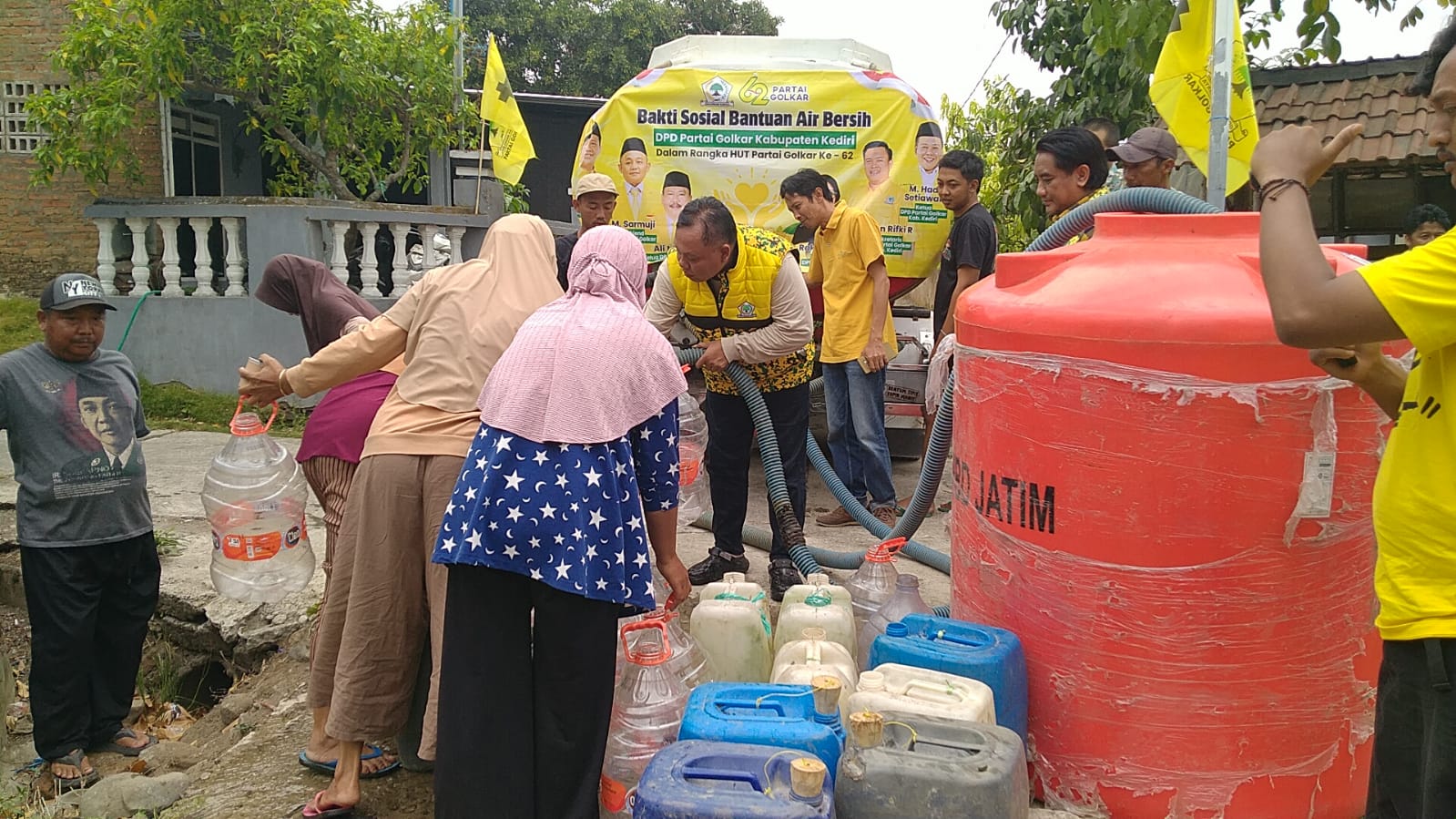 25 Ribu Liter Air Digelontorkan ke Kebonrejo Kediri, Warga Ingin Sumur Bor